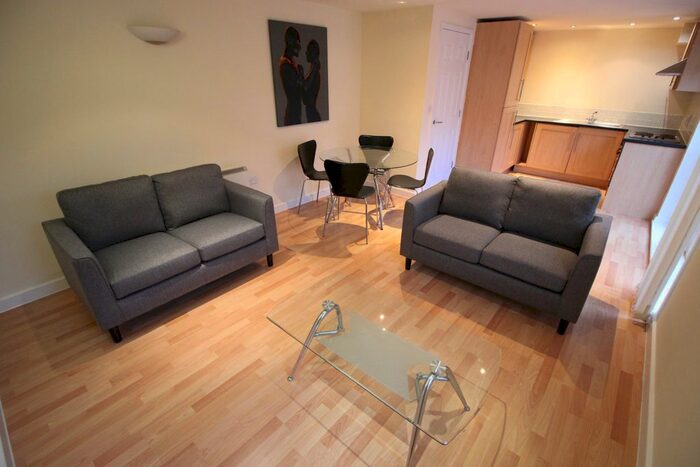 2 Bedroom Flat To Rent In The Royal Apartments, Wilton Place, Salford, M3