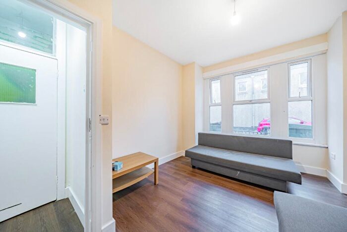 1 Bedroom Flat To Rent In Calderwood Street, Woolwich, London, SE18