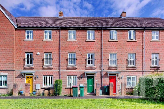 4 Bedroom Town House To Rent In Trist Way, Ifield, RH11