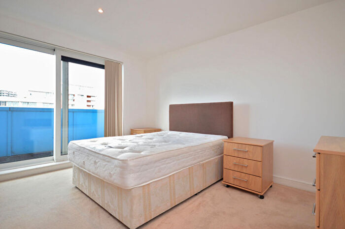 2 Bedroom Flat To Rent In Western Gateway, Royal Victoria, E16