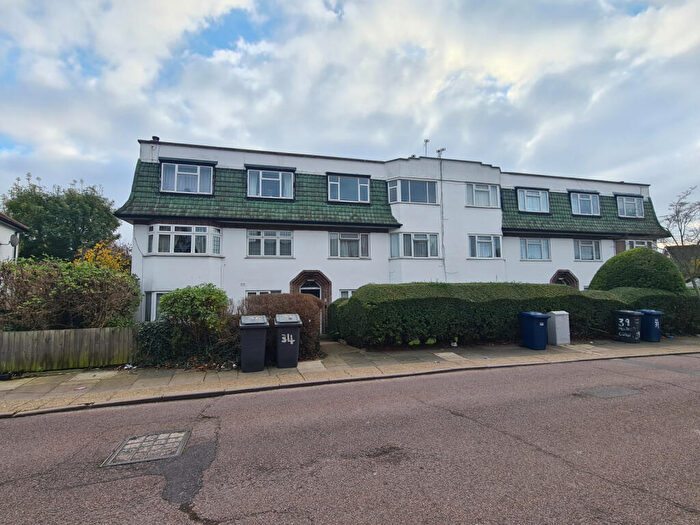 2 Bedroom Flat To Rent In Manor Court, York Way, London, N20