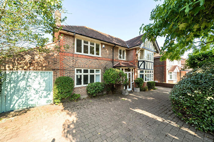 4 Bedroom Detached House For Sale In Broxbourne Road, Orpington, BR6