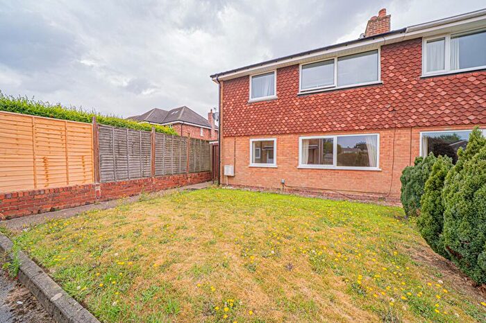 2 Bedroom Maisonette For Sale In Mockley Wood Road, Knowle, B93