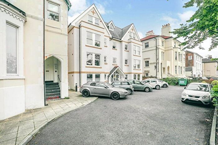 2 Bedroom Flat To Rent In Victoria Road North, Southsea, Hampshire, PO5