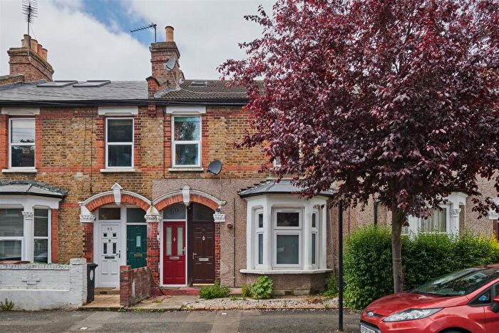 2 Bedroom Apartment To Rent In Hove Avenue, Walthamstow, E17