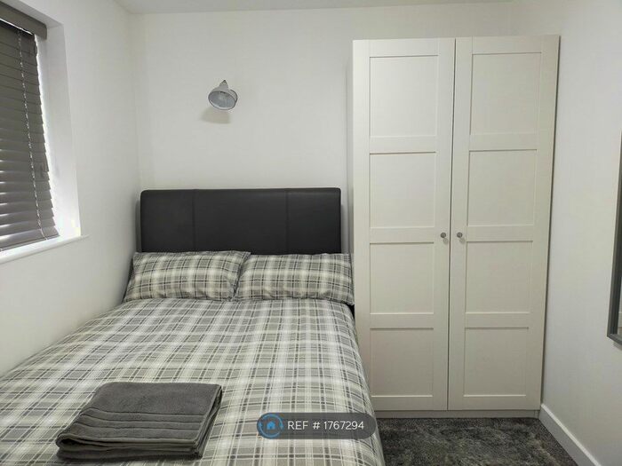 1 Bedroom Flat To Rent In Wells Street Lane, Cardiff, CF11