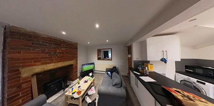 3 Bedroom House To Rent In Hessle Avenue, Leeds, LS6