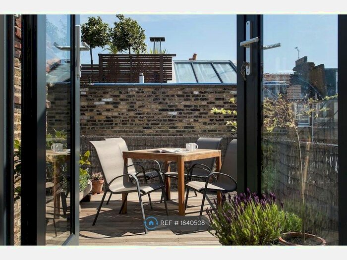 2 Bedroom Flat To Rent In Ingelow Road, London, SW8