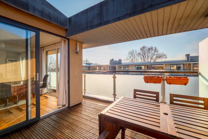 2 Bedroom Flat To Rent In West Barnes Lane, New Malden KT3