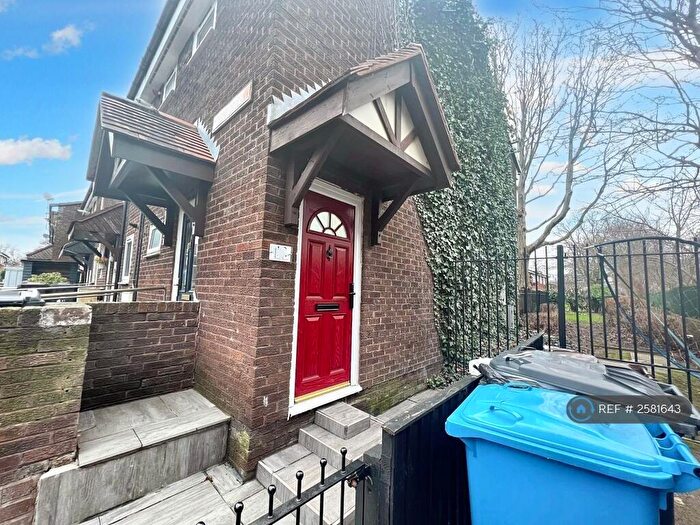 2 Bedroom Flat To Rent In Troy Walk, Salford, M5