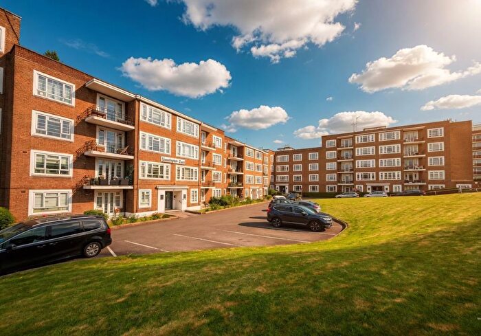 2 Bedroom Flat For Sale In Flat Chessington Court, Charter Way, Finchley, London, N3