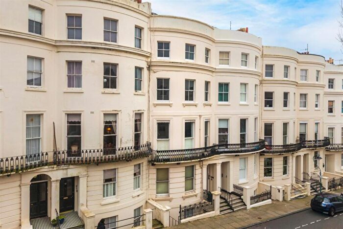 3 Bedroom Apartment For Sale In Lansdowne Place, Hove, BN3