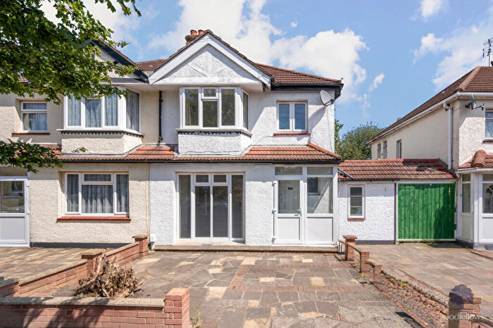 3 Bedroom Terraced House To Rent In Gassiot Way, Sutton, SM1