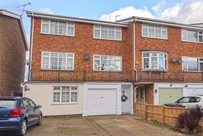 3 Bedroom Terraced House For Sale In Lakeside, Snodland, ME6