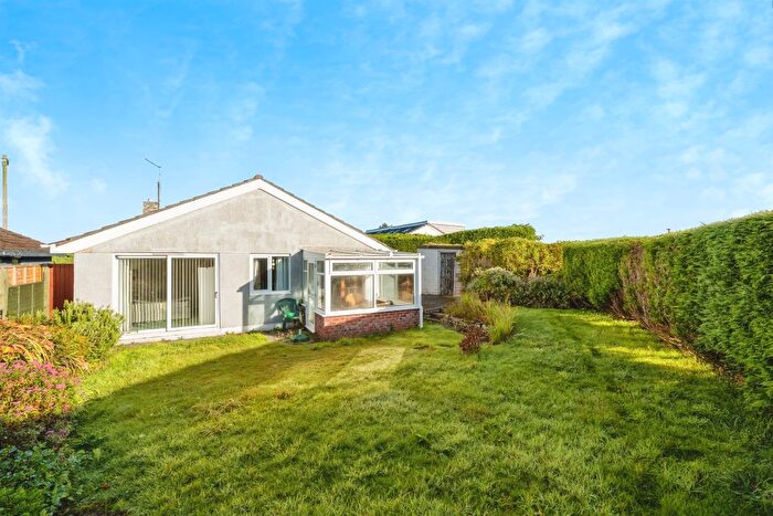 3 Bedroom Detached Bungalow For Sale In Gwlad-Y-Gan, Morriston, Swansea, SA6
