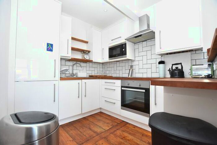 2 Bedroom Flat To Rent In Bromfield Court, Oliver Grove, South Norwood, SE25