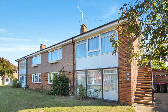 2 Bedroom Flat For Sale In Treecot Drive, Leigh-On-Sea, Essex, SS9