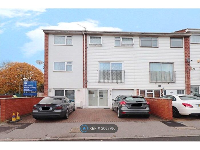 9 Bedroom End Of Terrace House To Rent In Milestone Road, Dartford, DA2