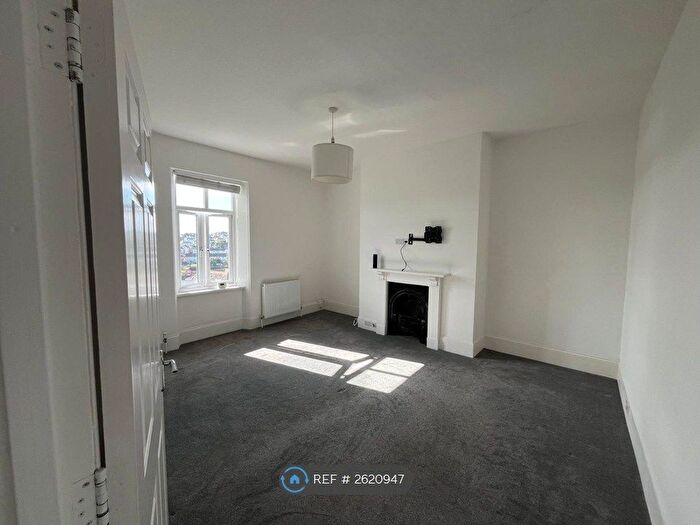 1 Bedroom Flat To Rent In Coombe Vale Road, Teignmouth, TQ14