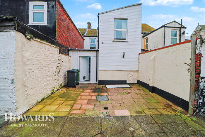3 Bedroom Terraced House For Sale In York Road, Great Yarmouth, NR30