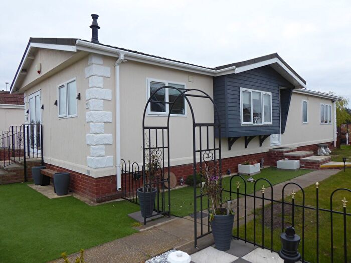 2 Bedroom Mobile/park Home For Sale In Marina View, Dogdyke, Conningsby, LN4