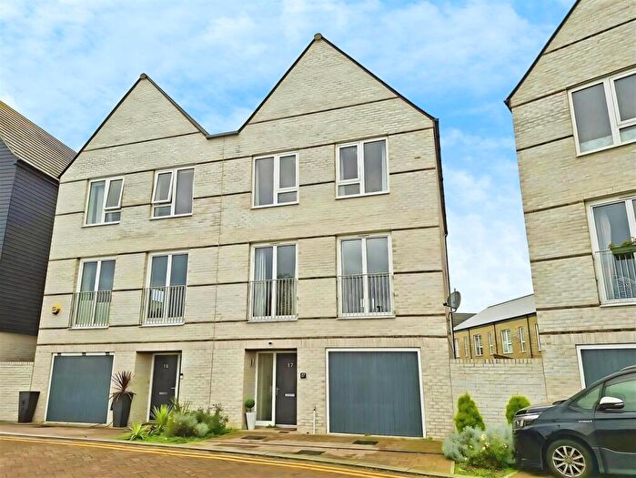 4 Bedroom Town House For Sale In Common Creek Wharf, Rochester, ME1