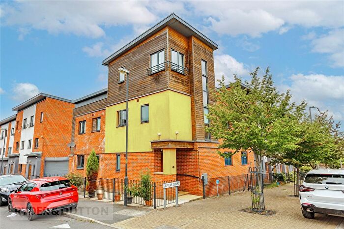 5 Bedroom Semi Detached House For Sale In Olivers Court, Oldham, Greater Manchester, OL9