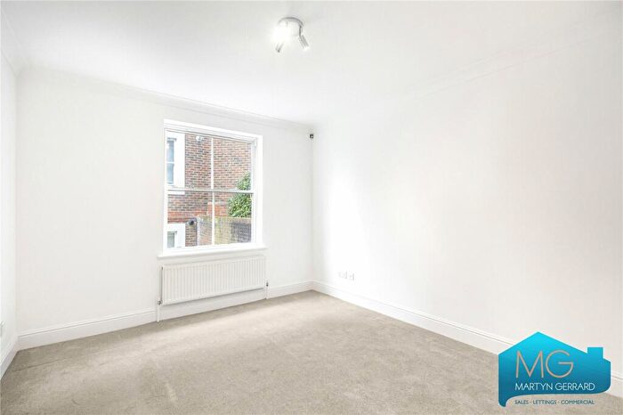 1 Bedroom Apartment For Sale In Cavendish House, Woodside Grange Road, N12