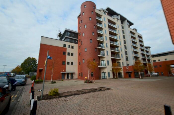 2 Bedroom Flat To Rent In Grays Place, Slough, SL2