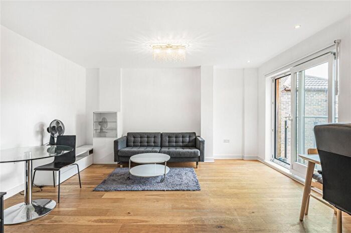 2 Bedroom Apartment To Rent In Forge Square, London, E14