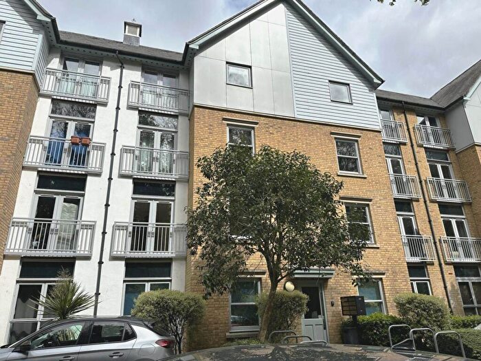 3 Bedroom Apartment For Sale In St Andrew`s Close, Canterbury, CT1