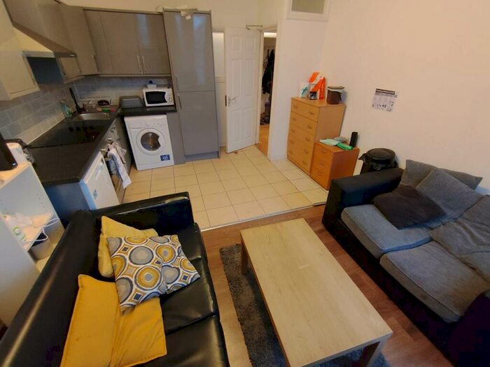 3 Bedroom House To Rent In Richmond Road, Roath, Cardiff, CF24