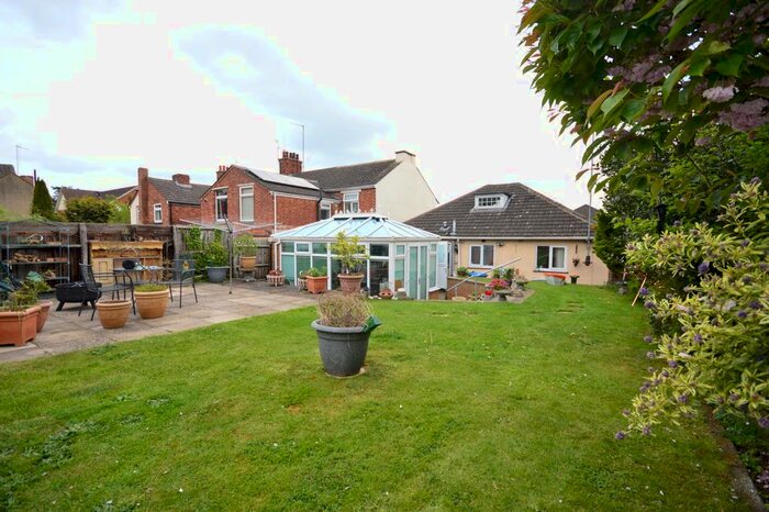 2 Bedroom Detached Bungalow To Rent In Roundhill Road, Kettering, NN15