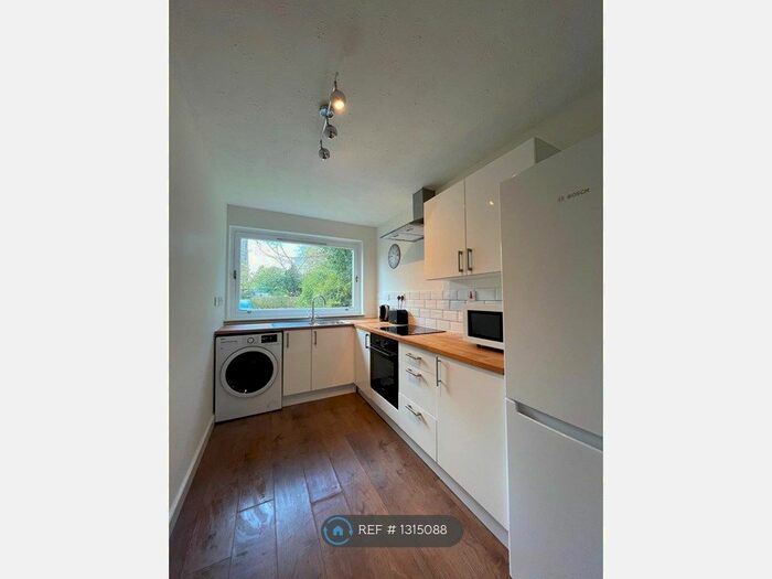 1 Bedroom Flat To Rent In West Winnelstrae, Edinburgh EH5