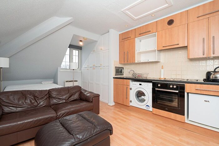 1 Bedroom Flat For Sale In Marlborough Road, Watford, Hertfordshire, WD18