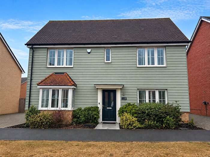 4 Bedroom Detached House For Sale In Athelstan Crescent, Rochford, SS4