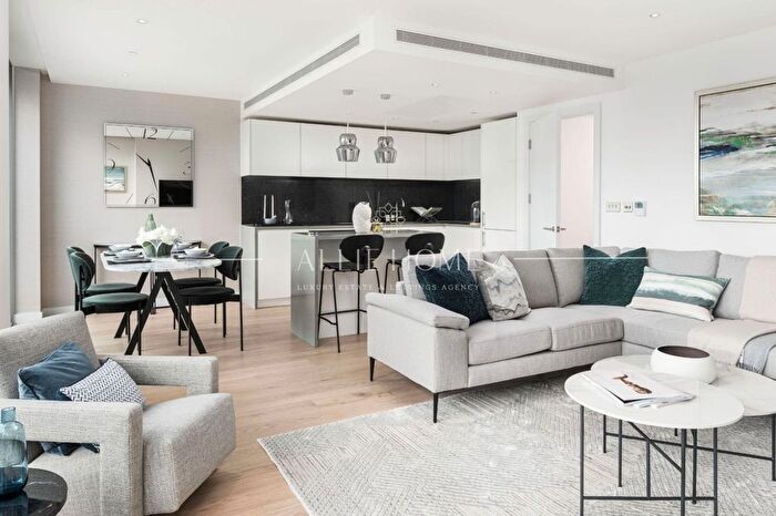 2 Bedroom Flat For Sale In Canary Wharf, London, E14