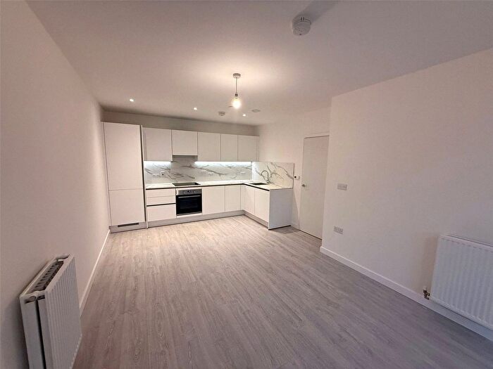 2 Bedroom Flat To Rent In Farine Avenue, Hayes Village, Middlesex, UB3