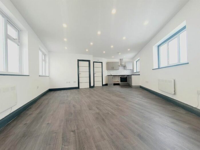 1 Bedroom Flat To Rent In Cross Road, Surrey, Tadworth, KT20