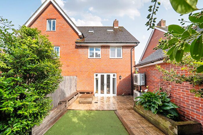 3 Bedroom Semi-Detached House For Sale In Parsons Way, Tongham, Surrey, GU10