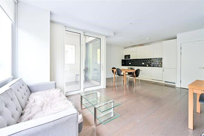 1 Bedroom Apartment To Rent In Walton Heights, Walworth Road, Southwark, London, SE17