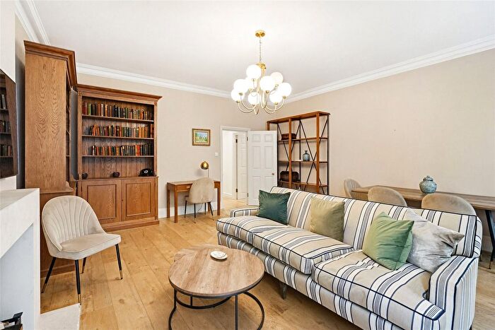 3 Bedroom Flat To Rent In Basil Street, London, SW3