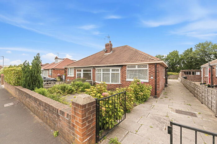 2 Bedroom Semi-Detached Bungalow For Sale In Kennerleigh Drive, Leeds, LS15