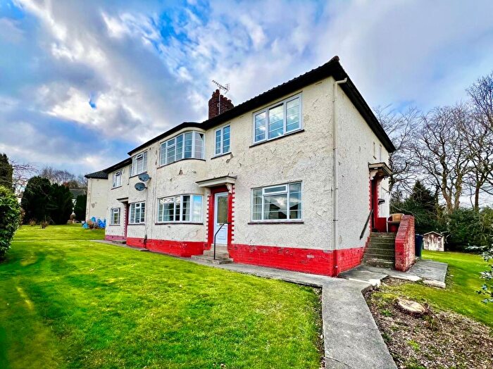 2 Bedroom Flat To Rent In Redesdale Gardens, Leeds, West Yorkshire, LS16