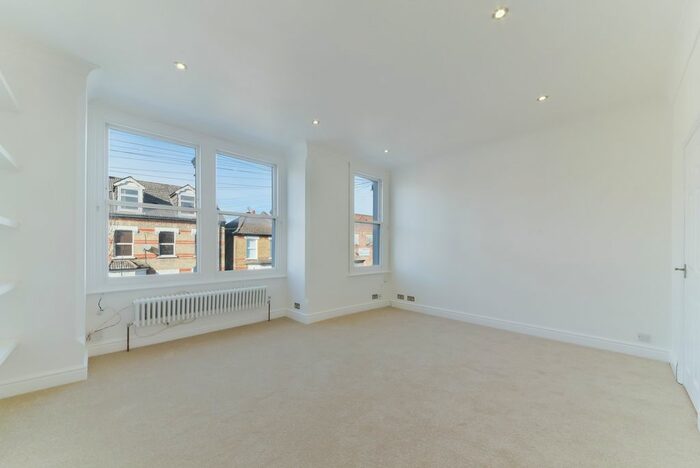 2 Bedroom Flat To Rent In Park Road, Colliers Wood, London, SW19