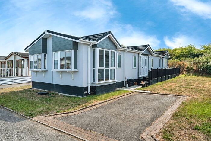 2 Bedroom Mobile/park Home For Sale In Cambridge Road, Stretham, Ely, CB6