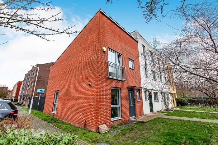 3 Bedroom End Terrace House For Sale In Vimy Drive, Dartford, DA1