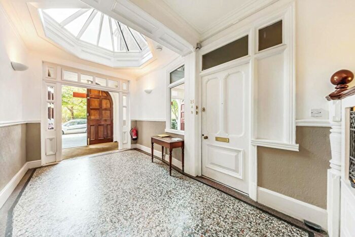 1 Bedroom Flat To Rent In Prince Of Wales Mansions, Prince Of Wales Drive, London, SW11