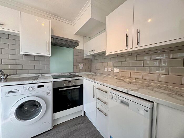3 Bedroom House To Rent In Chiltern Gardens, BR2