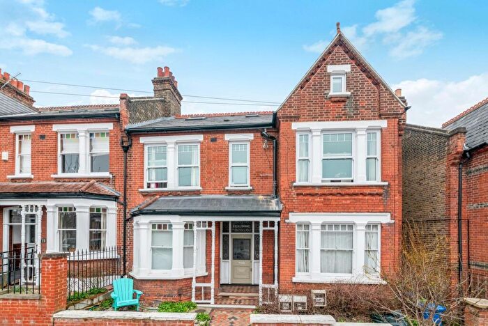 2 Bedroom Flat To Rent In Hollingbourne Road, London, SE24